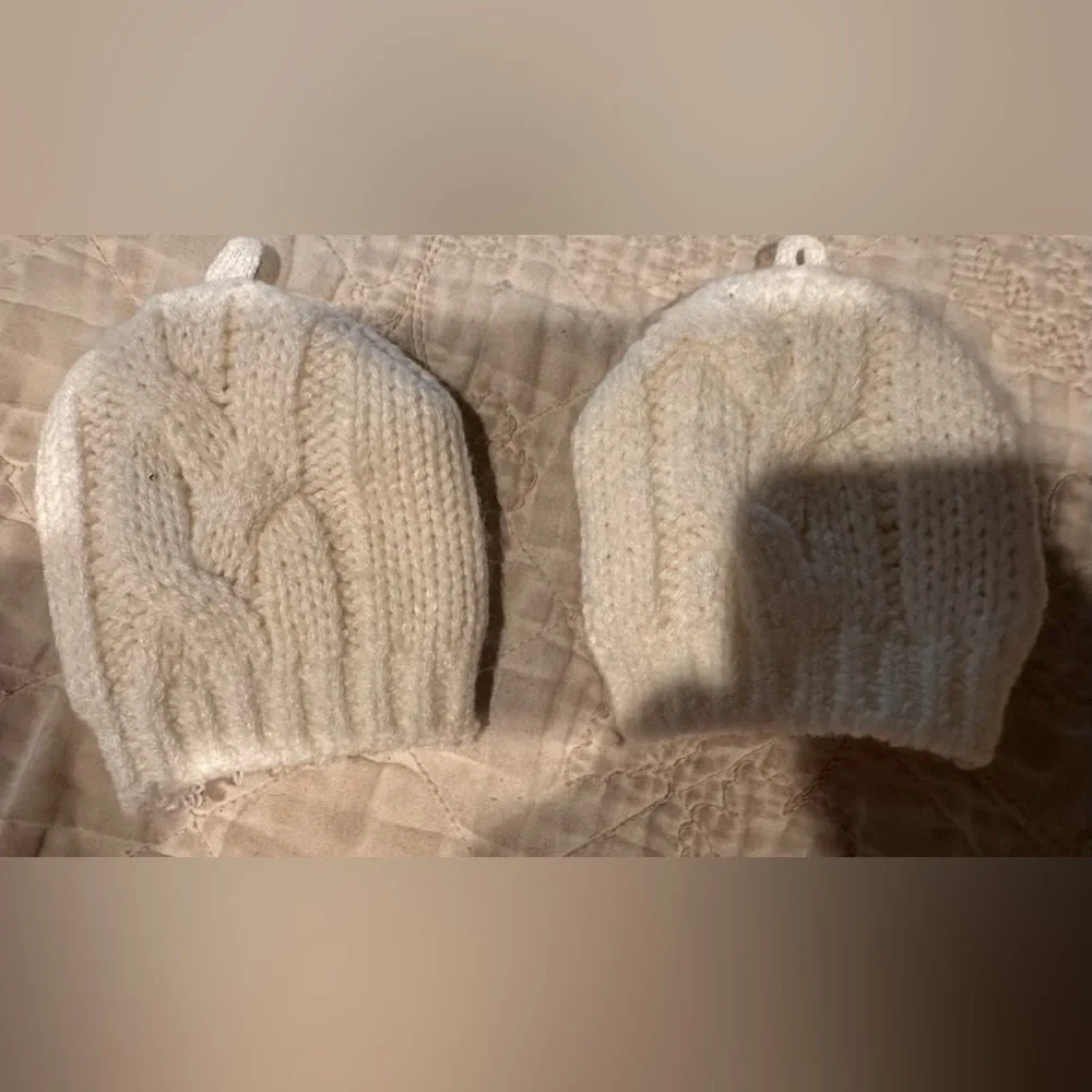 Cozy Knit Cream mittens- Child- one size- like new!
